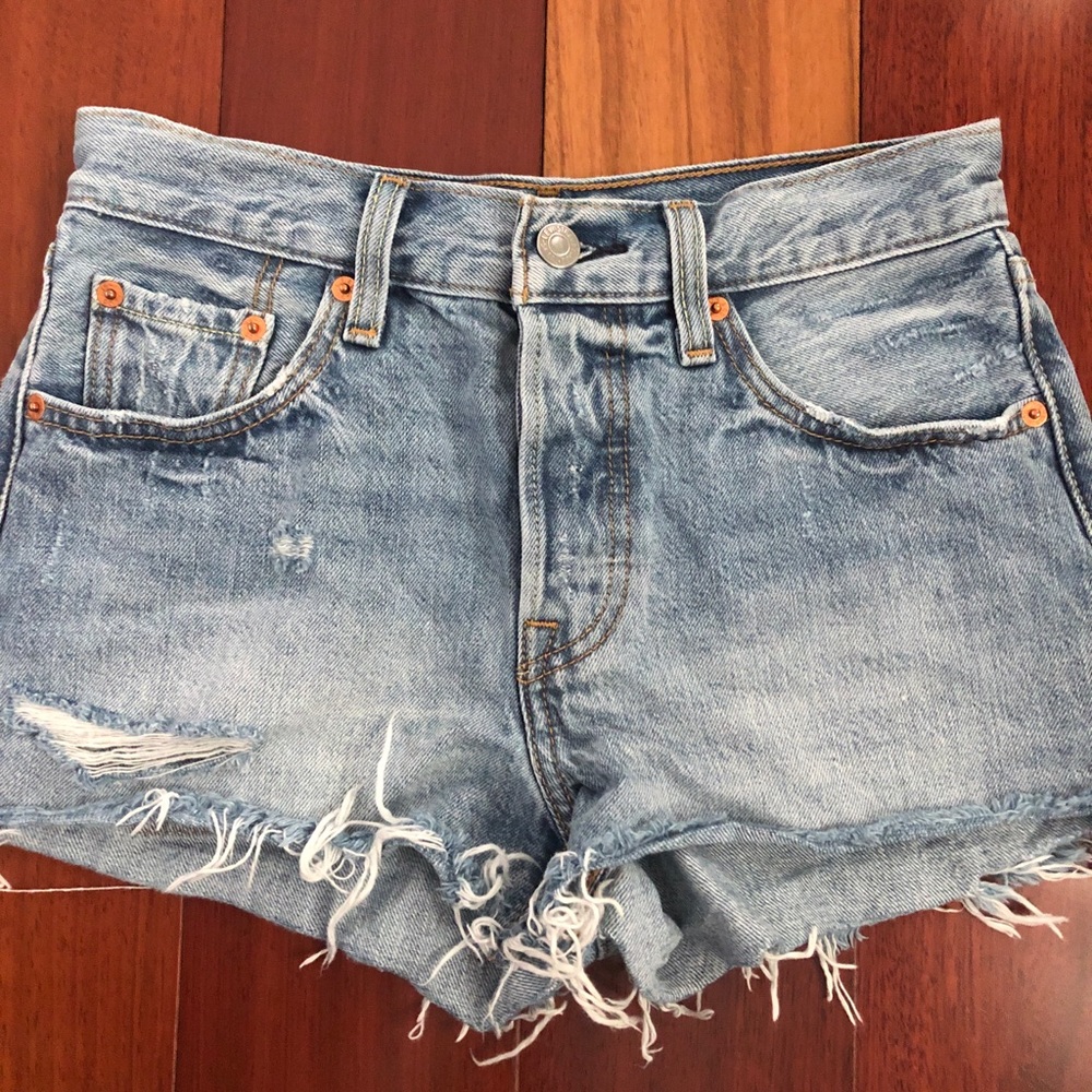 Light blue Levi shorts.